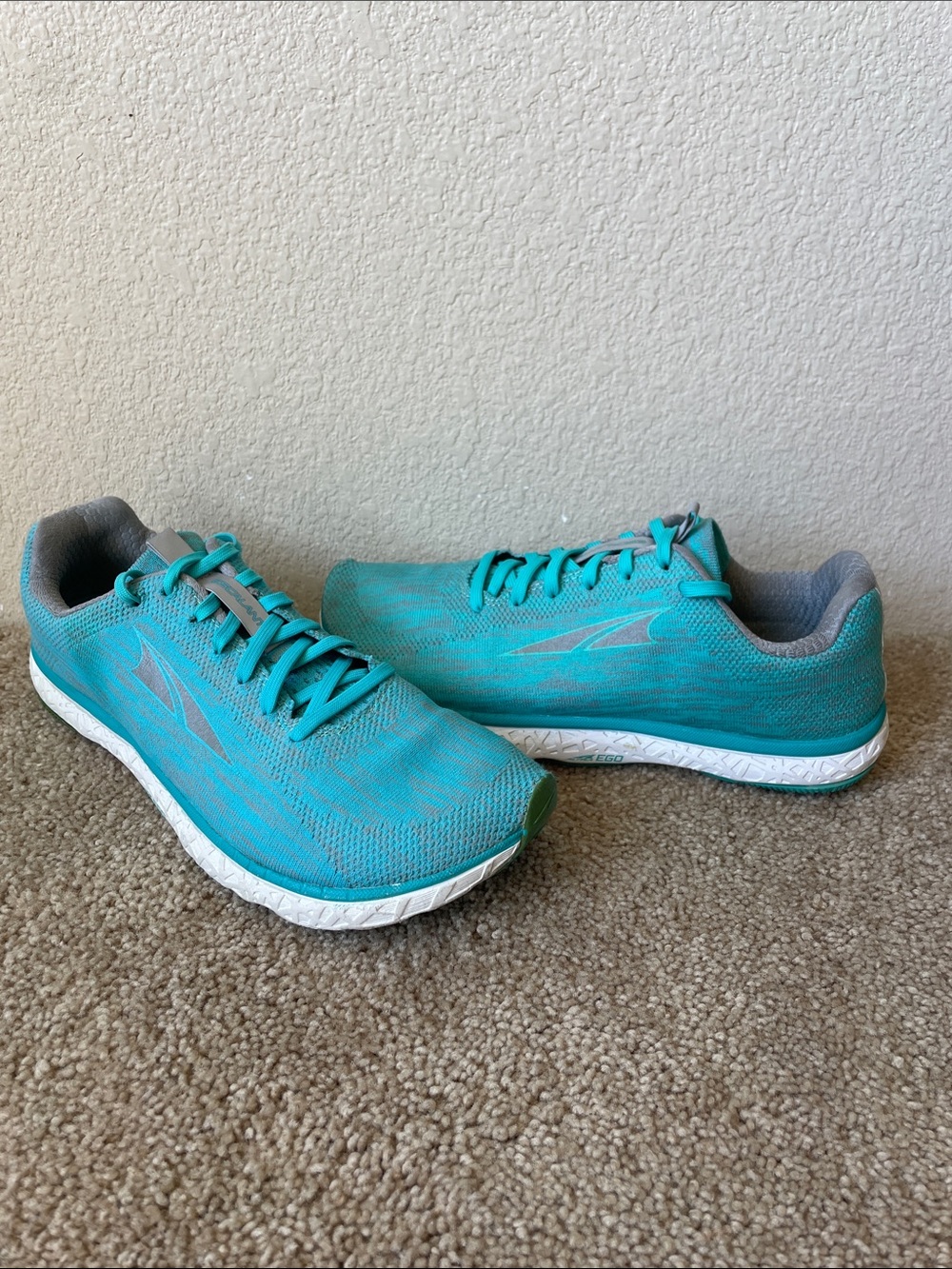 Altra Women's Turquoise Athletic Hiking Trail Shoes 9 Running Barefoot Comfort